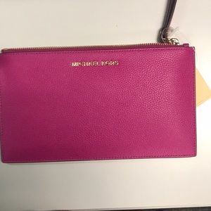 Authentic Michael Kors Large ZIP clutch NWT